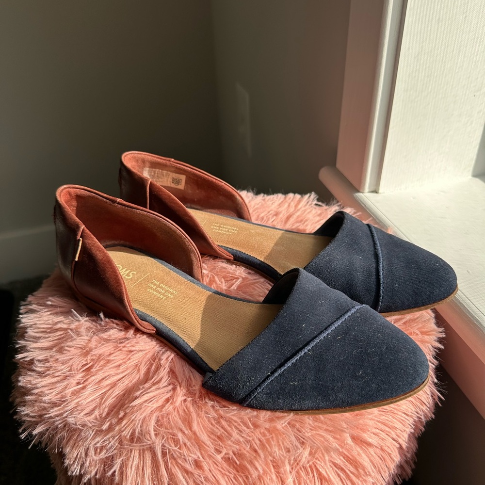 Toms Women's Navy and Brown D’Orsay Flats